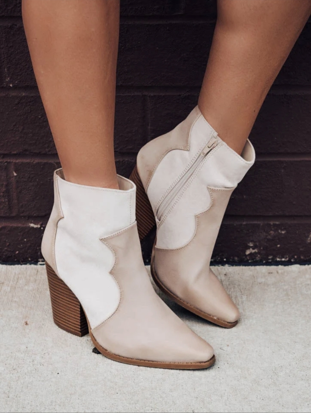 New Qupid Two Tone Beige Western Pointed Toe Bootie Ankle Boots Womens Size 9